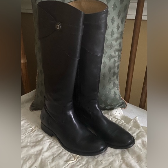 Frye Molly black leather side zip riding boot. One inch heel. - Picture 3 of 15